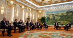 Senador Pro-Trump Encontra Premier Chinês em Pequim