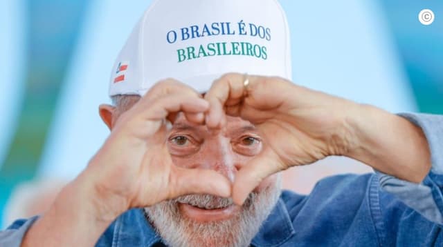 Lula troca foto e adota boné Brasil é dos brasileiros