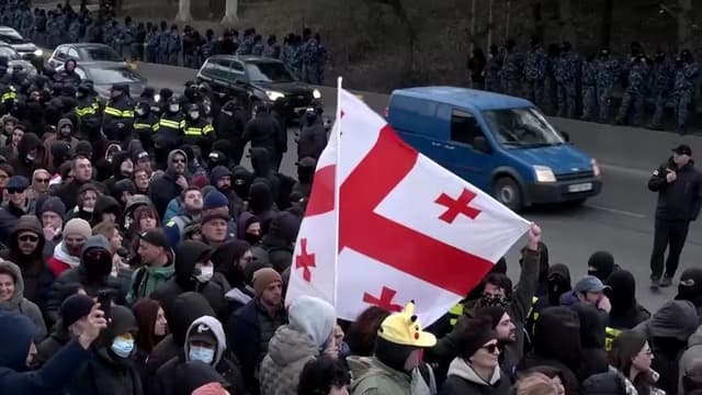 Líder da oposição georgiana é detido após protesto