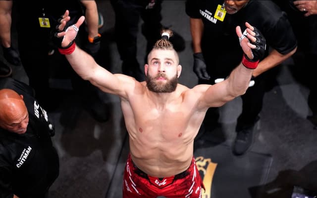 Jiri Prochazka considera mudar de categoria no UFC