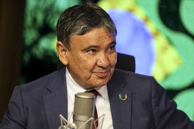 Ministro descarta aumento do Bolsa Família e gera controvérsia