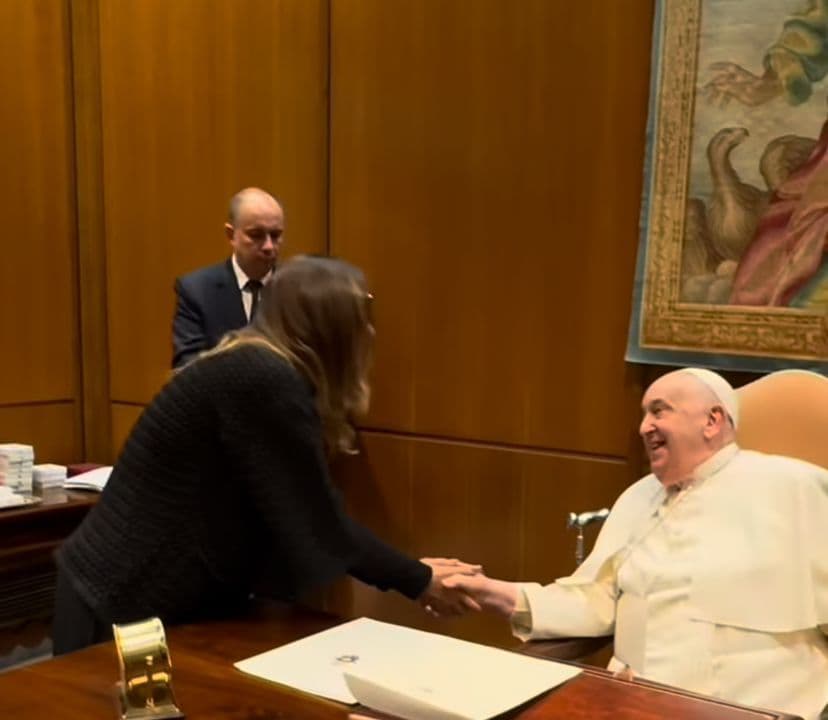 Janja da Silva se reúne com Papa Francisco no Vaticano