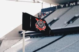 Corinthians homenageia torcedora Vitória Regina de Sousa