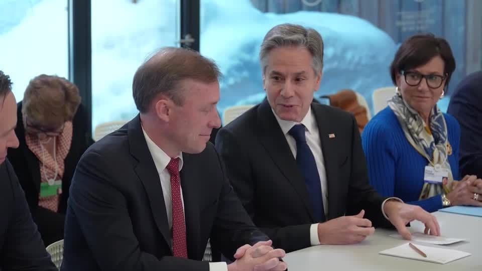 Trump cancela autorizações de segurança de ex-assessores