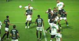 Maringá empata com Coritiba e avança no Paranaense