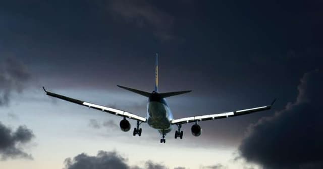 Famosos com medo de avião e suas histórias impactantes