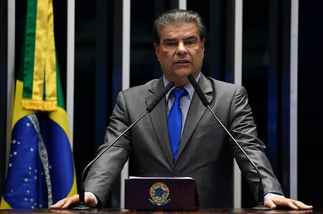 Ex-presidentes debatem taxação do aço e alumínio