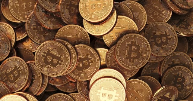 Trump anuncia reserva de criptomoedas e preço do bitcoin dispara