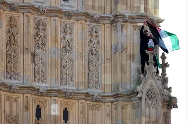 Homem é preso após escalar Big Ben em Londres