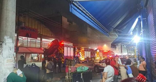 Incêndio em Galeria de Loja de Roupas no Pari