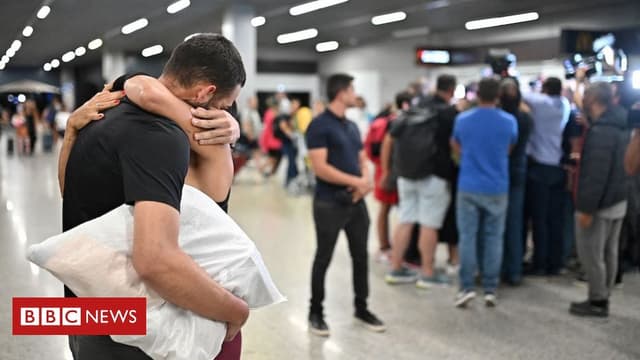 Brasil critica algemados em voo de deportação dos EUA