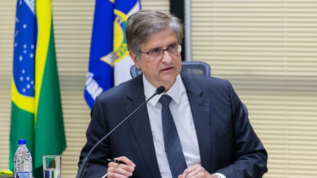 Oposição desiste de reunião com procurador sobre passaporte