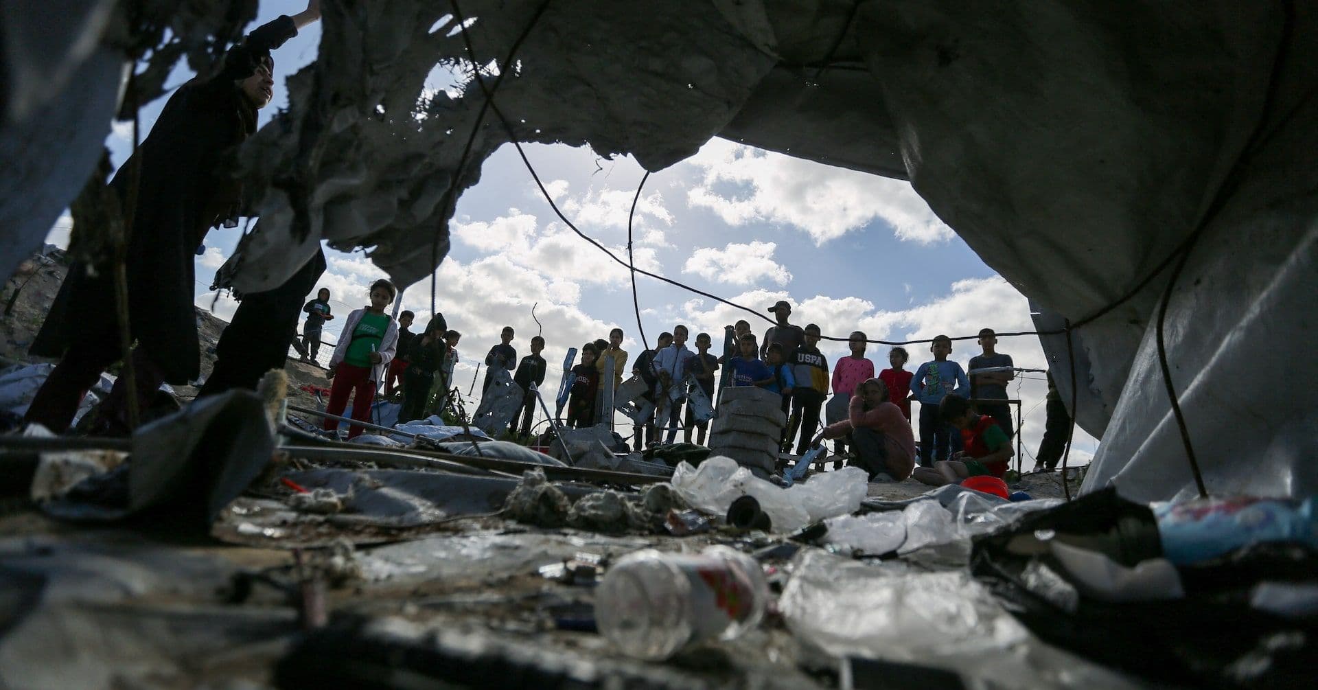 Israel Intensifica Ataques em Gaza e Aumenta Tensões