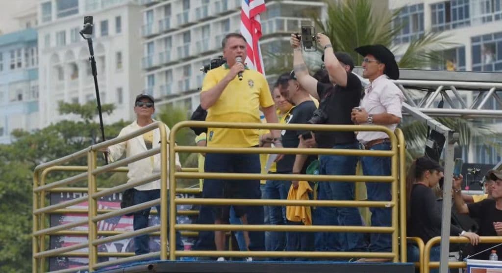 Bolsonaro critica situação de refugiados brasileiros no exterior