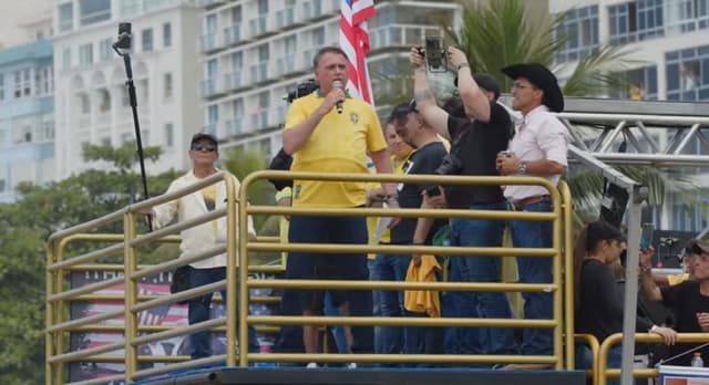 Bolsonaro critica situação de refugiados brasileiros no exterior