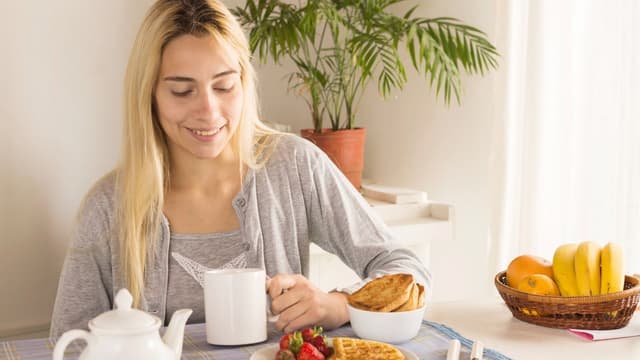 Cinco hábitos matinais para equilibrar o cortisol