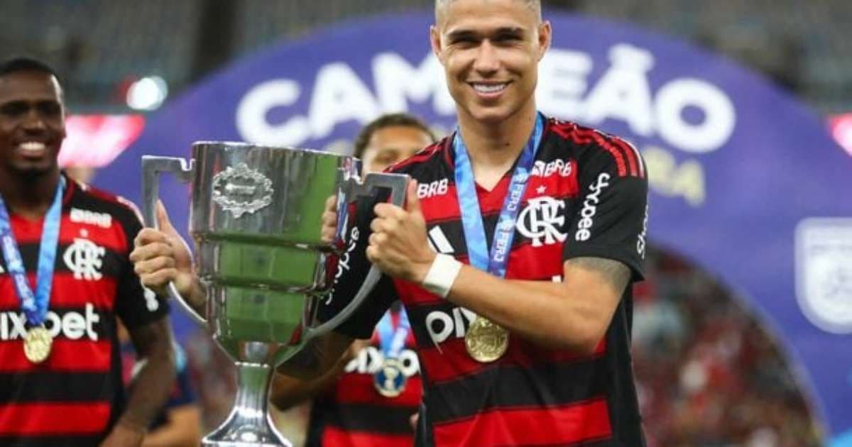 Luiz Araújo brilha e busca titularidade no Flamengo
