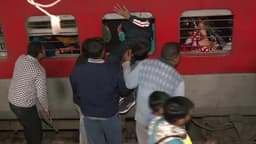 Tragédia em estação de trem na Índia deixa 18 mortos