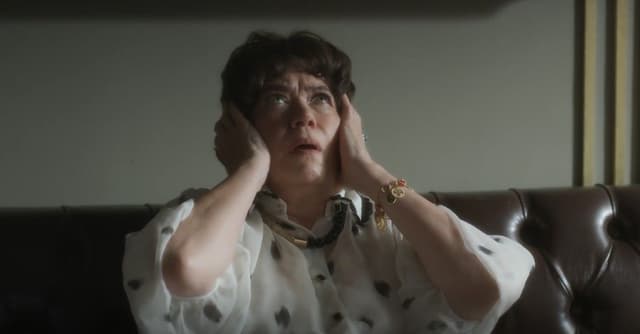 Maristela toma chá de Clarice e acorda em apuros