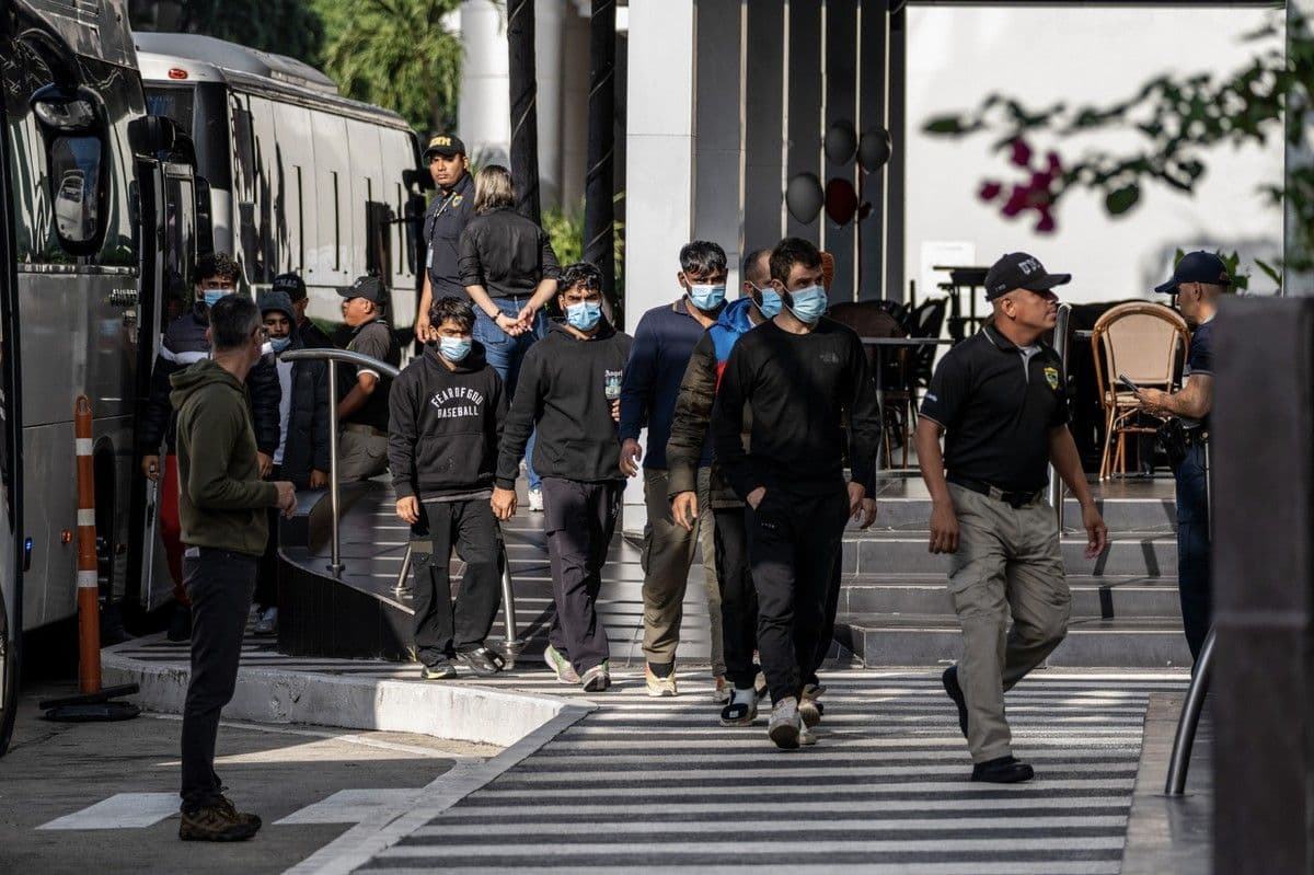 Migrantes deportados pelos EUA enfrentam condições precárias no Panamá