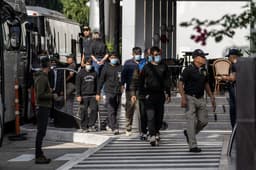 Migrantes deportados pelos EUA enfrentam condições precárias no Panamá