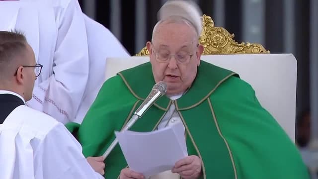 Papa Francisco segue internado para tratamento de infecção