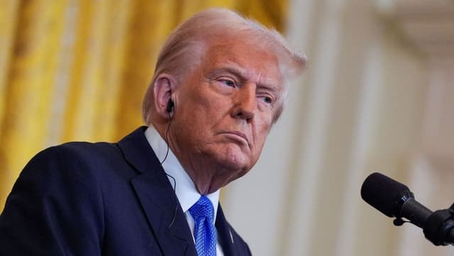 Trump interrompe ajuda militar à Ucrânia após crítica a Zelensky