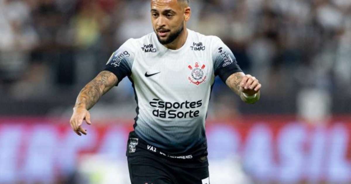 Maycon busca nova posição no Corinthians para jogar mais