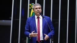 Lindbergh Farias Processa Deputado por Ataques a Gleisi