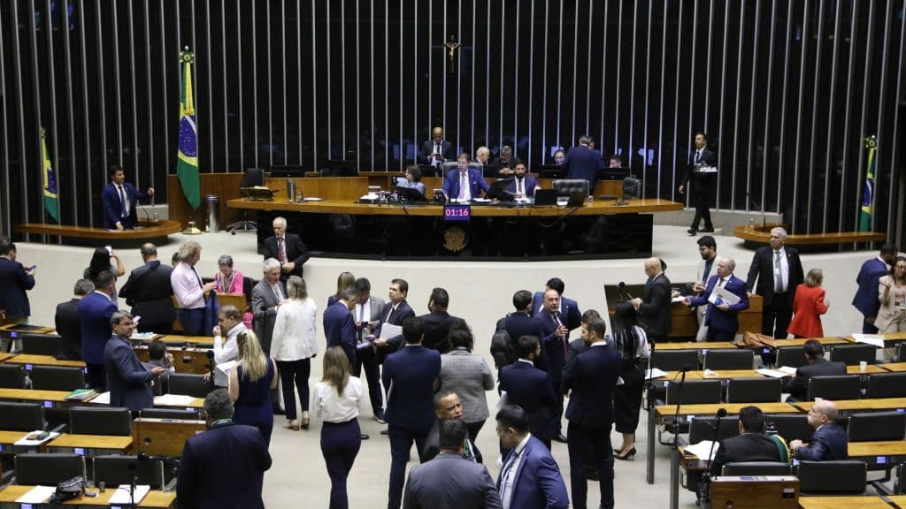 Divisão de Comissões na Câmara enfrenta impasses importantes