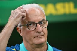 Seleção Brasileira Enfrenta Desafios com Suspensões e Lesões