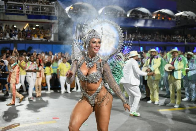 Grande Rio luta para manter Paolla Oliveira como rainha