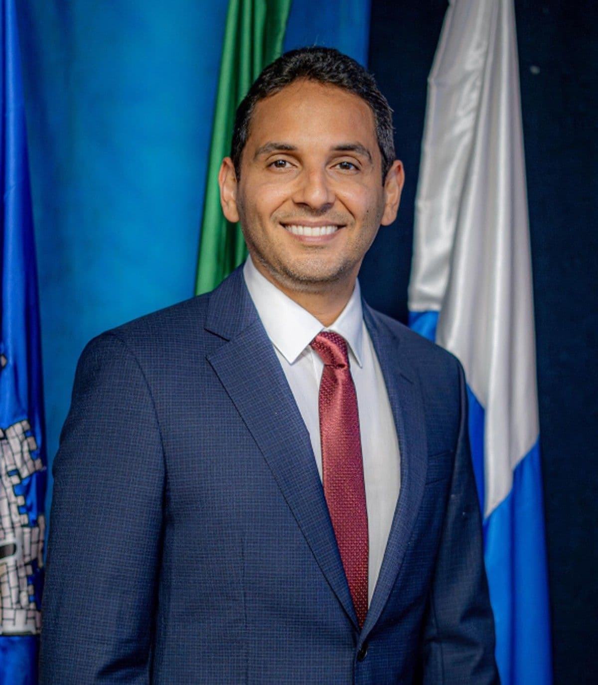 Prefeito de Nilópolis enfrenta investigação por compra de votos