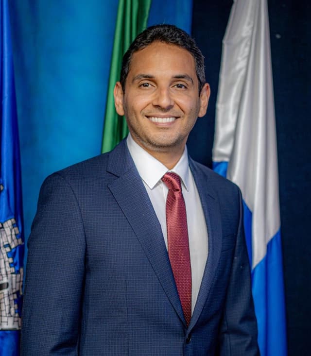 Prefeito de Nilópolis enfrenta investigação por compra de votos