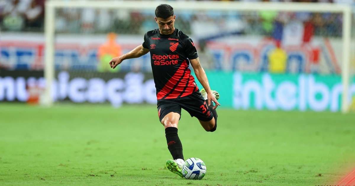 Esquivel é reavaliado após tratamento no Athletico