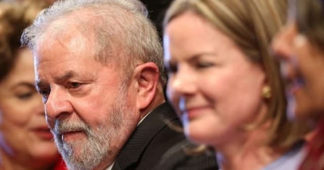 Lula elogia Gleisi como ministra em qualquer país