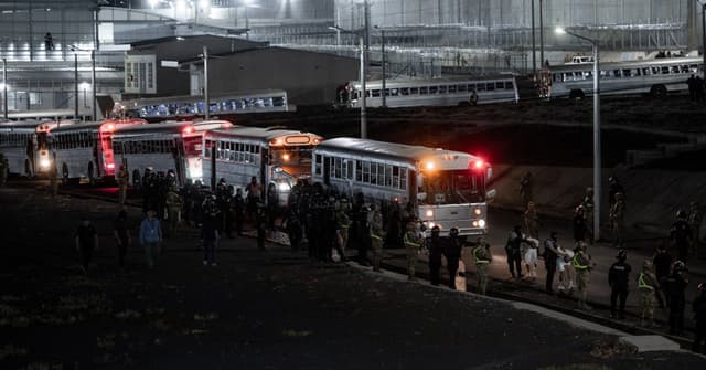 Trump Desafiam Ordem Judicial em Deportações da Venezuela