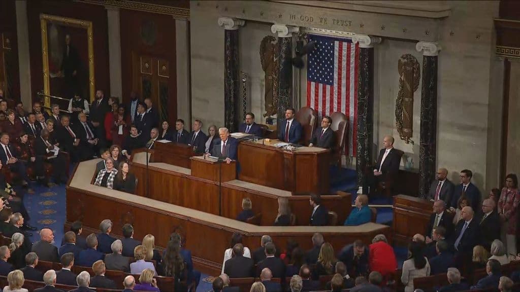 Câmara dos EUA discute projeto para evitar paralisia governamental