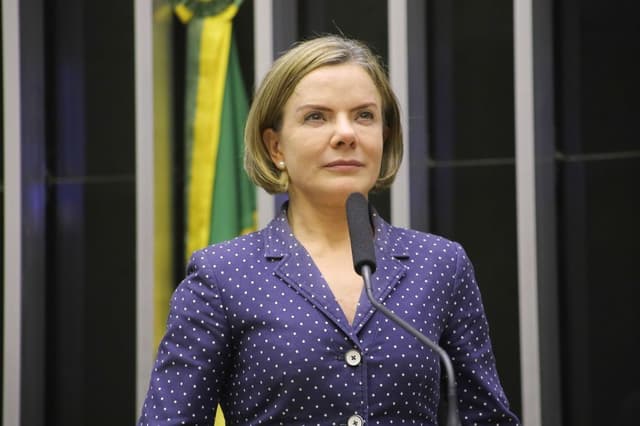 Gleisi Hoffmann assume ministério das emendas com apoio do STF