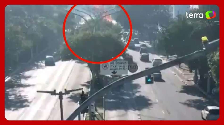 Avião de pequeno porte cai em São Paulo