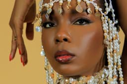 Thelma Assis celebra 20 anos de Carnaval