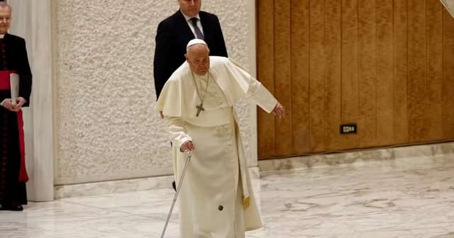 Papa Francisco enfrenta dificuldades de mobilidade no Vaticano