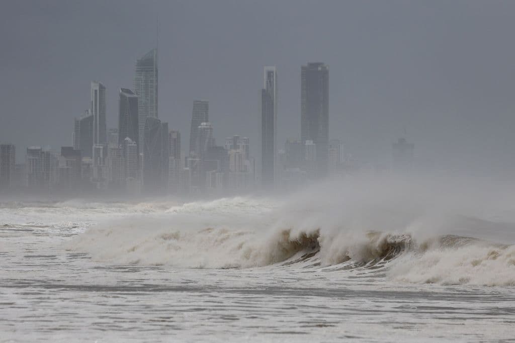 Ciclone Alfred avança para o continente australiano