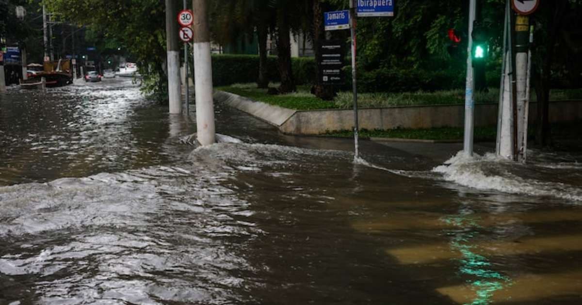 Mais de 100 mil ficam sem energia após chuvas em SP