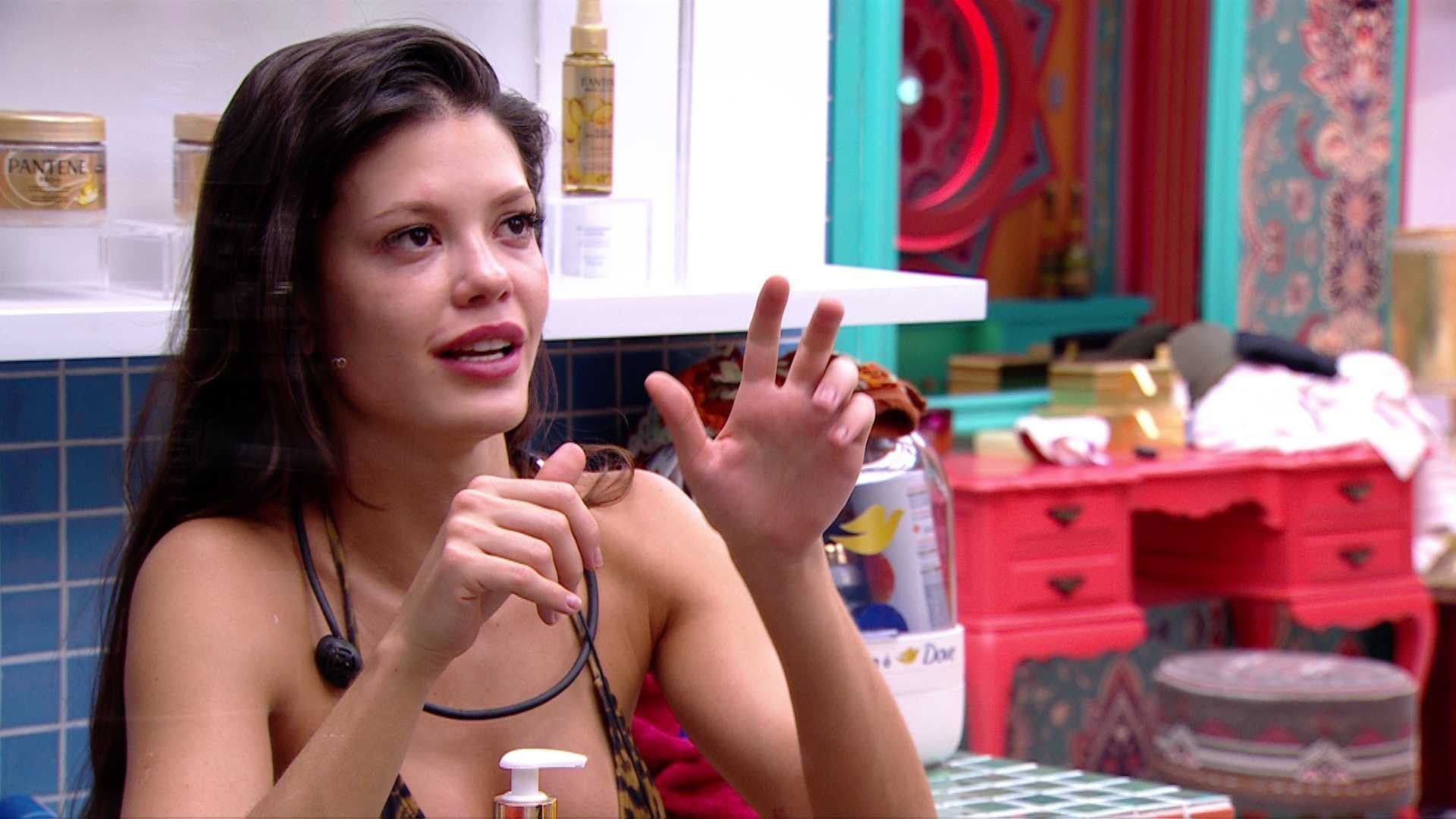 Vitória Strada se manifesta sobre voto em Thamiris