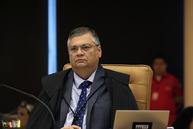 Ministro Flávio Dino Cobra Clarificações Sobre Emendas Pix