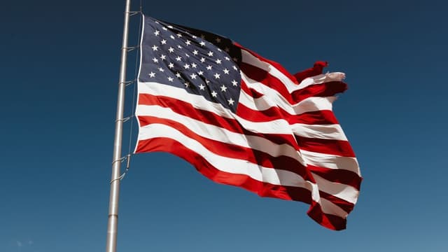 Juíza impede medida de Trump sobre cidadania por nascimento