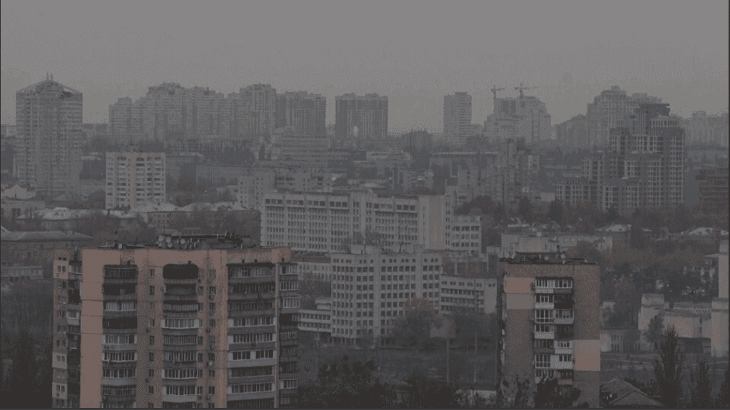 Ataque russo em Kiev resulta em mortos e feridos