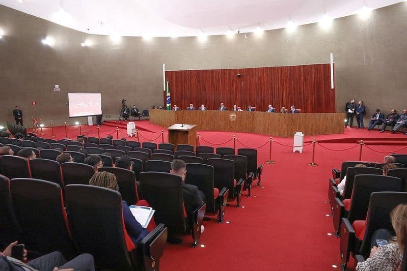 Equidade na política ainda é desafio para voto feminino