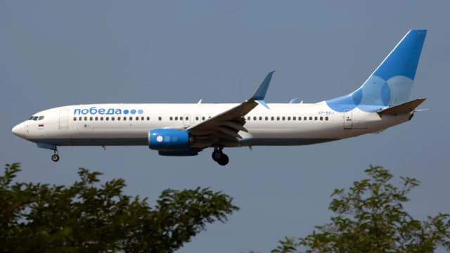 Avião realiza pouso de emergência na Rússia por incêndio